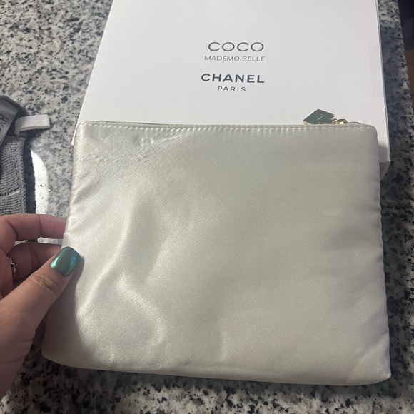 Coco Chanel make up bag - Picture 2 of 6